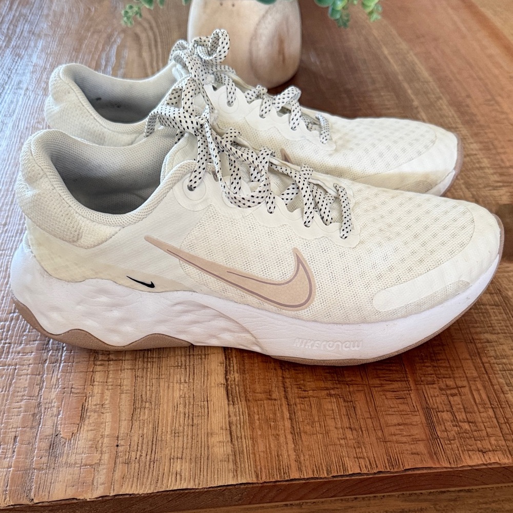 Nike Cream and Tan Running Shoes